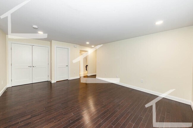 Building Photo - 20 Albion St