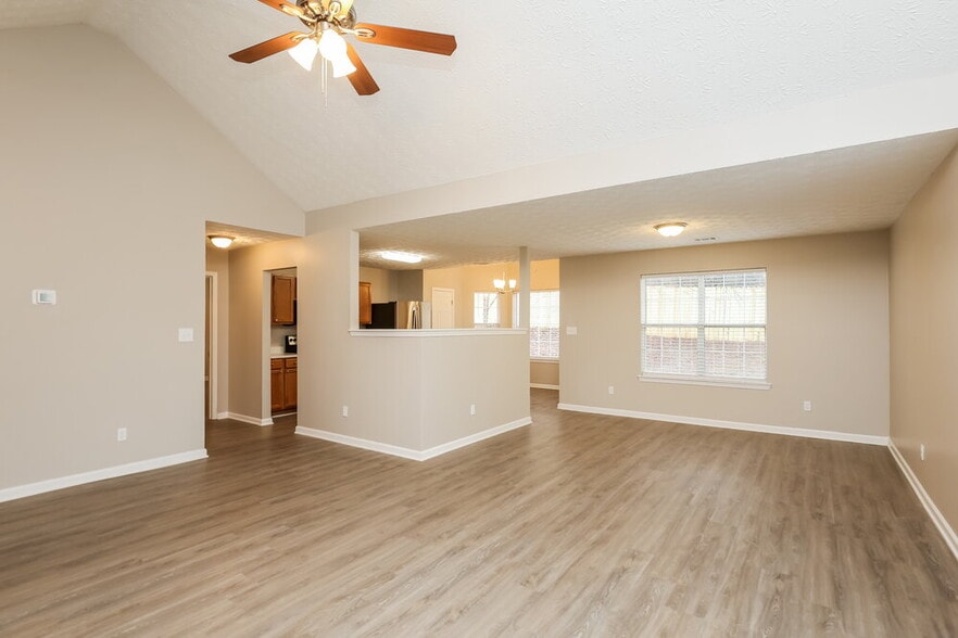 Building Photo - 2167 Mulberry Ln