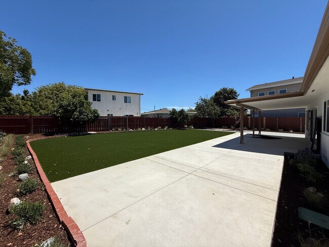 Building Photo - 5127 E Falls View Dr