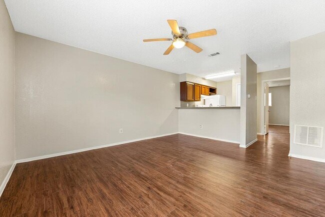 Building Photo - 829 Park Plaza Dr