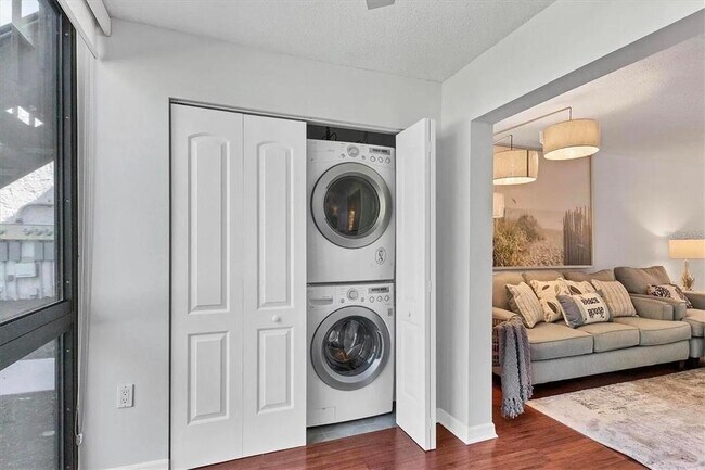 Building Photo - 1640 Stickney Point Rd