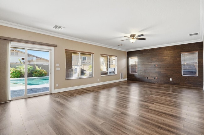 Building Photo - 16809 W Magnolia St