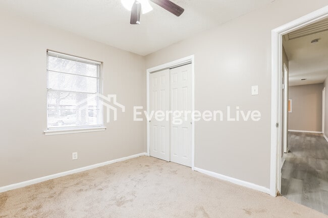 Building Photo - 8704 Duncan Dr