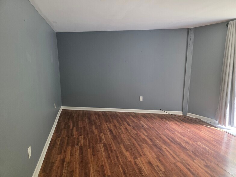 Bedroom - 216 Roundhouse Rd