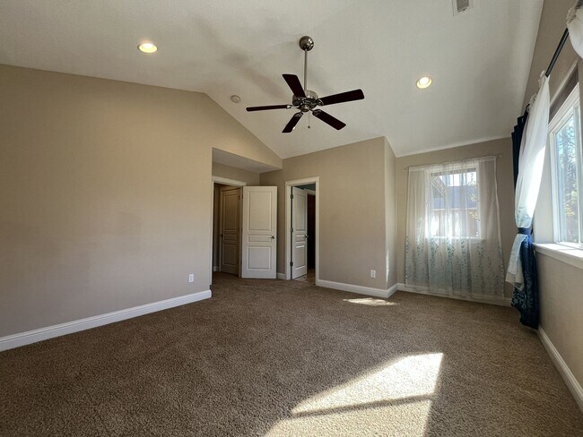 Building Photo - Beautiful 5 Bedroom Home + Office with Grand Entry, Gourmet Kitchen & Private Backyard