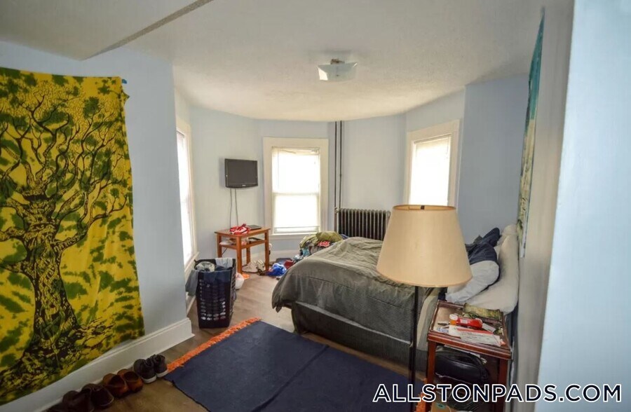 Building Photo - 5 W Sorrento St