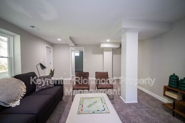 Building Photo - 1001 Colonial Ave