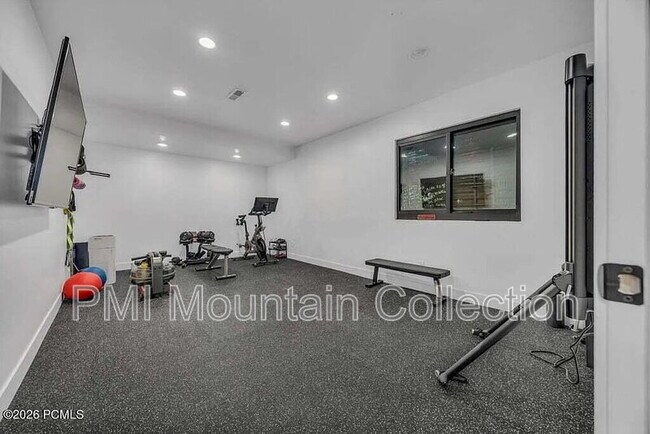 Building Photo - 846 E 270 S