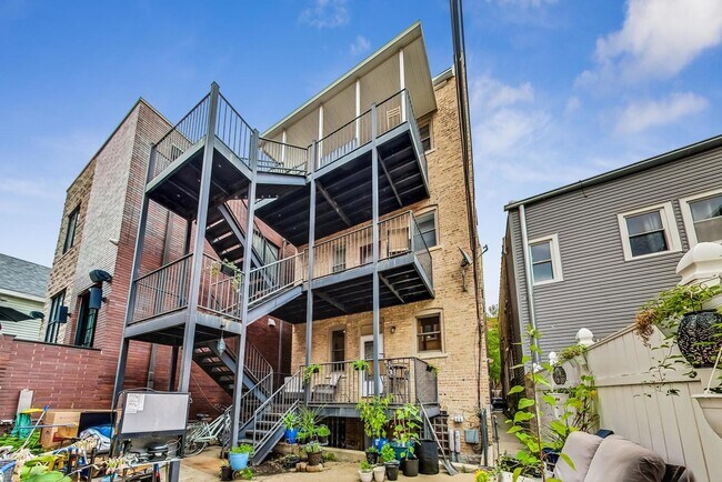 Building Photo - 524 N Armour St