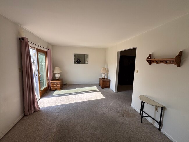 Building Photo - 2004 Hale Ct