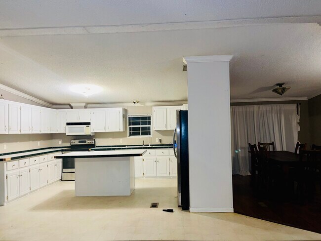 Building Photo - 294 Oscar Weeks Rd