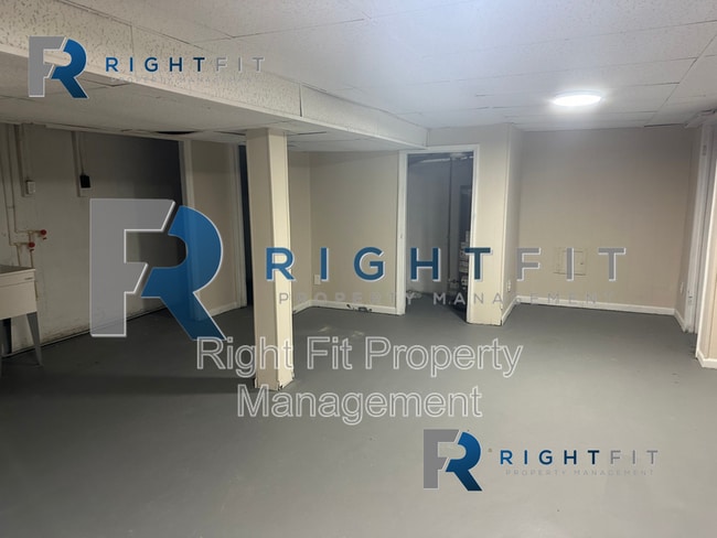 Building Photo - 1430 Amberly Dr