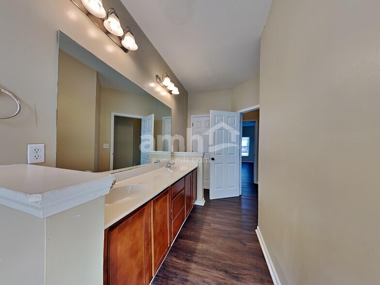 Building Photo - 400 Stoney Field Dr