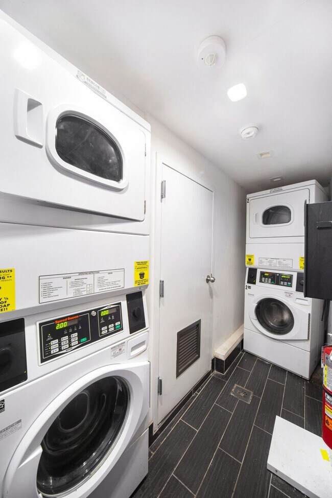 Building Photo - 1114 1st Ave