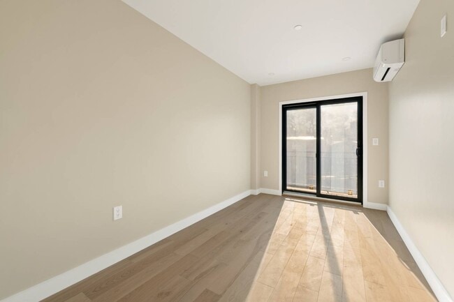 Building Photo - 458 Decatur St