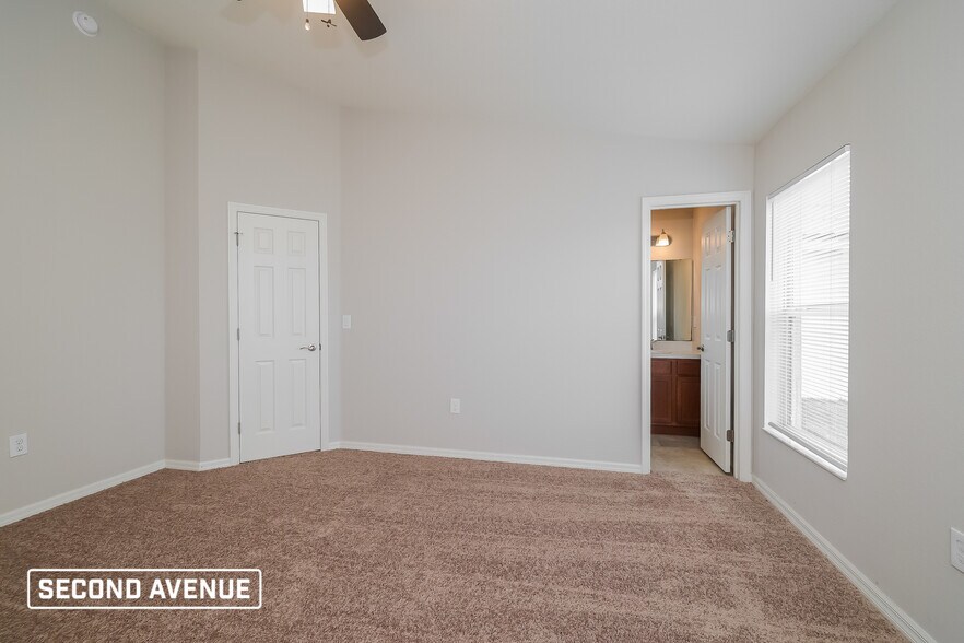 Building Photo - 2041 Horse Creek Ln