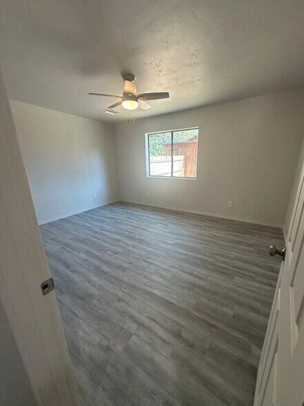 Building Photo - 1133 E Lee St