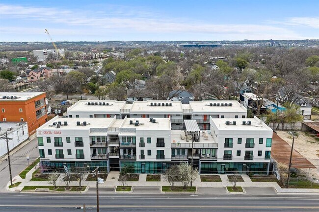 Building Photo - 2709 E 5th St.