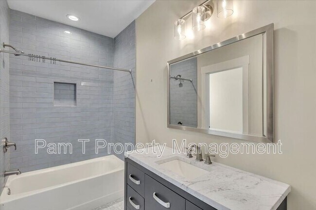 Building Photo - 1716 Reynolds St