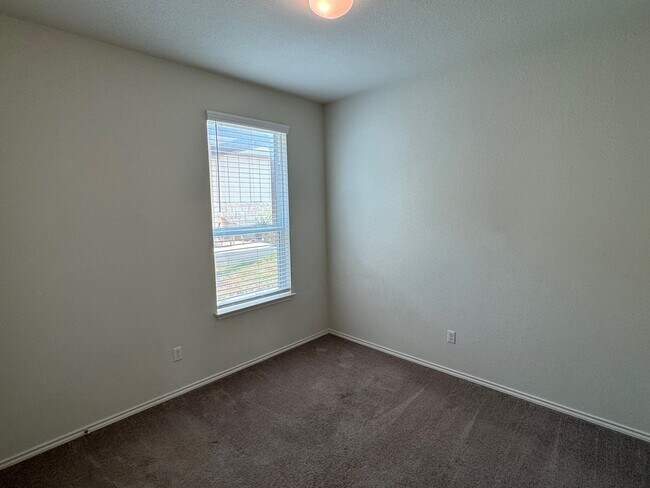 Building Photo - 541 Summer Pointe