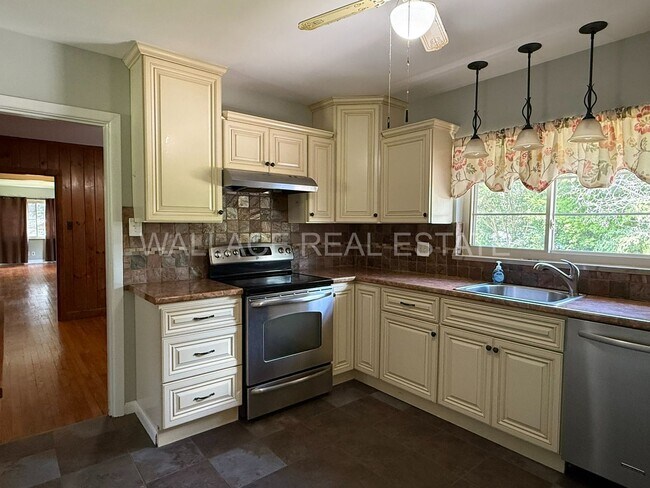 Building Photo - CHARMING STONE HOUSE IN SoKno w/ 3 BDRMS and 2 BATHS