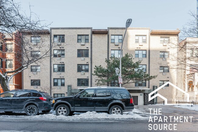 Building Photo - 424 W Oakdale Ave