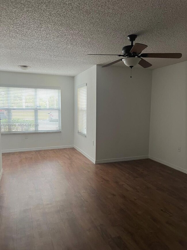 Building Photo - 565 Vista Isles Dr