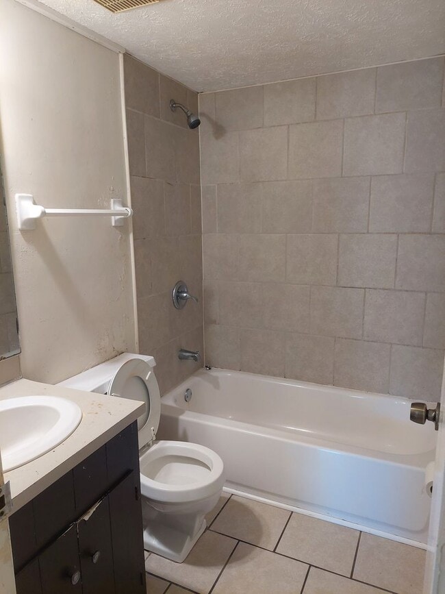 Building Photo - Cute Duplex