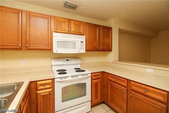 Building Photo - 9051 Gervais Cir
