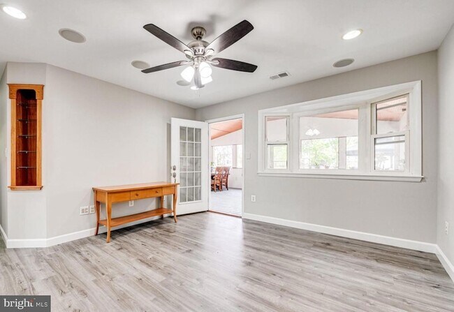 Building Photo - 4005 Lees Corner Rd