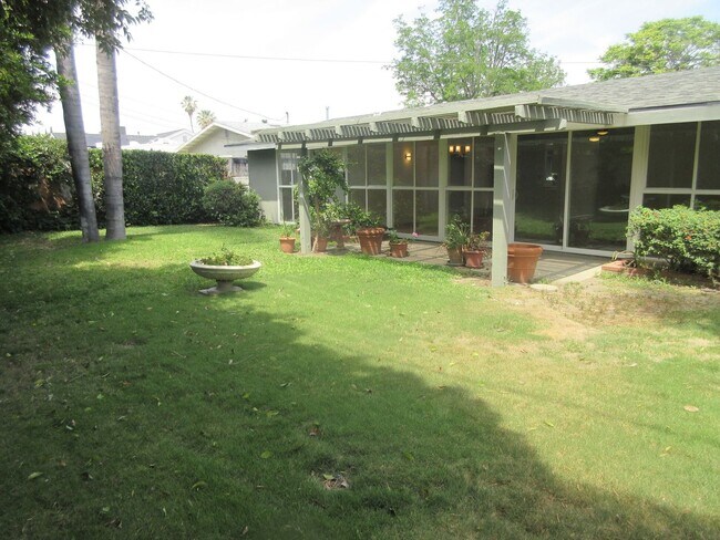 Building Photo - Book your appointment today for this cozy ...