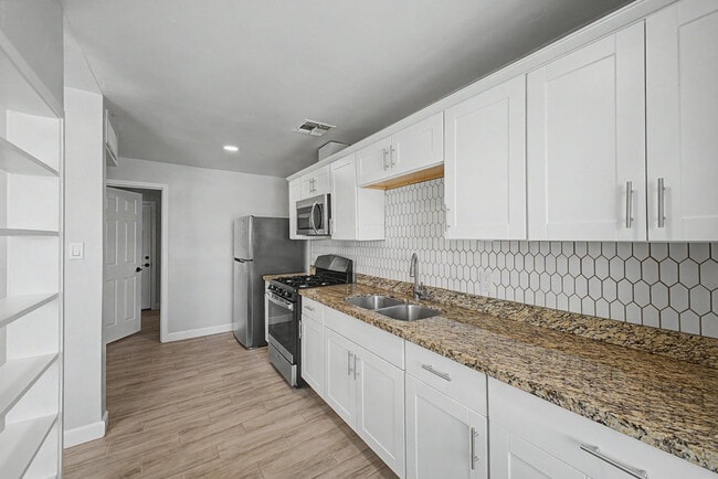 Building Photo - 2534 N 28th St