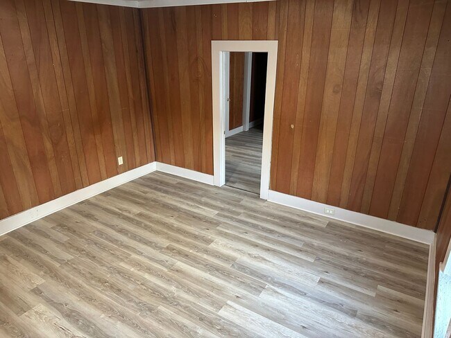 Building Photo - Available Now! Spacious 2 Bedroom, 1 Bathroom with Bonus Room & Huge Backyard