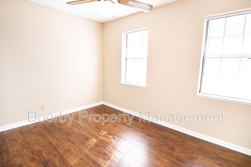 Building Photo - 303 Withrow Rd