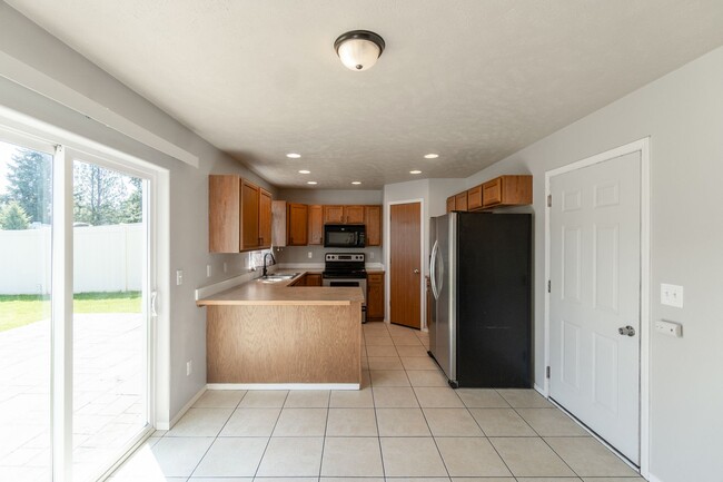 Building Photo - Spacious 3 Bed, 2.5 Bath Home in Spokane V...