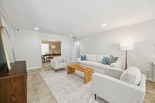 Building Photo - 9777 Larston St