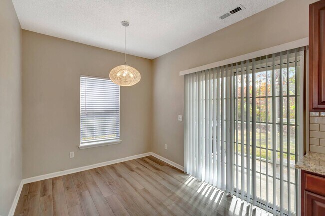 Building Photo - Lakes of Summerville