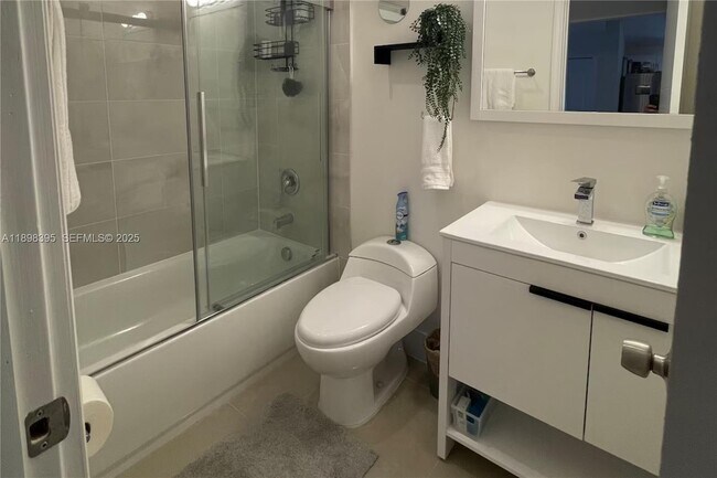 Building Photo - 3132 NW 43rd St