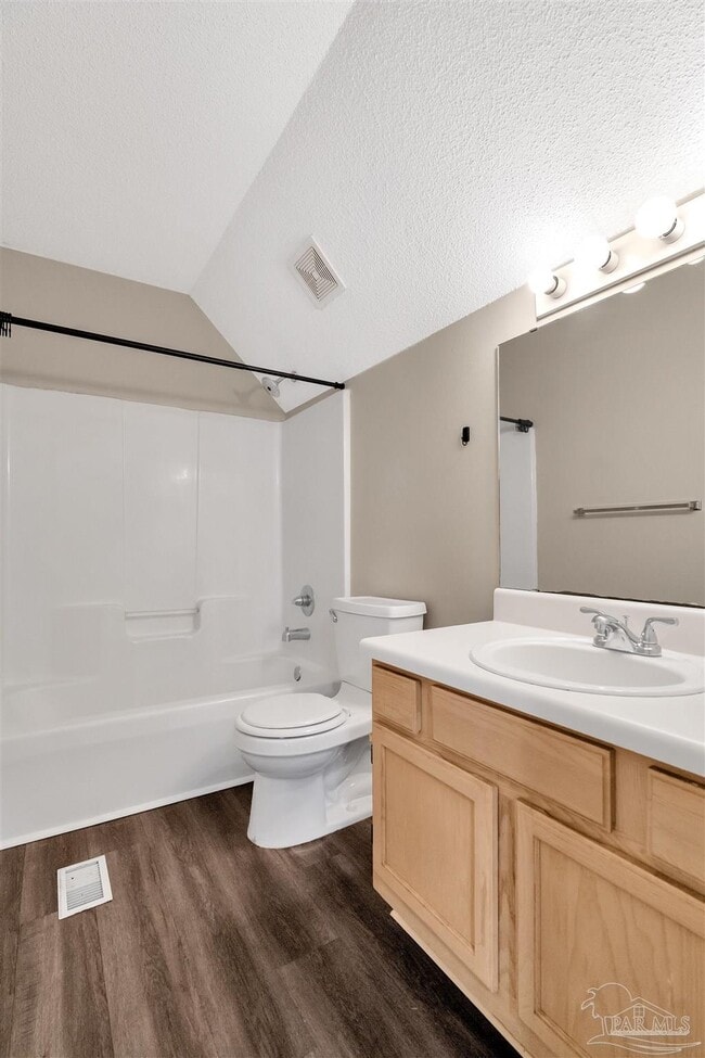 Building Photo - 208 Wildflower Ln