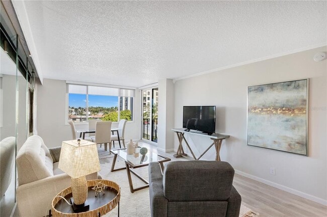 Building Photo - 6295 Bahia Del Mar Cir