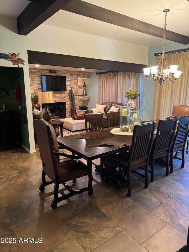 Building Photo - 1009 N Villa Nueva Dr