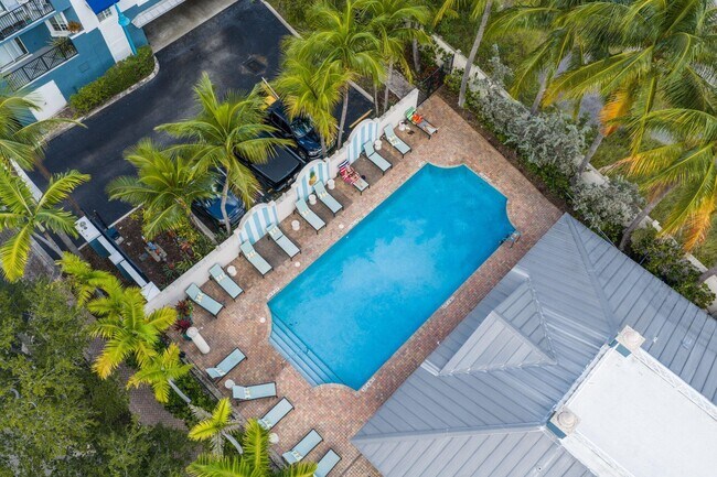 Building Photo - 250 NE 3rd Ave