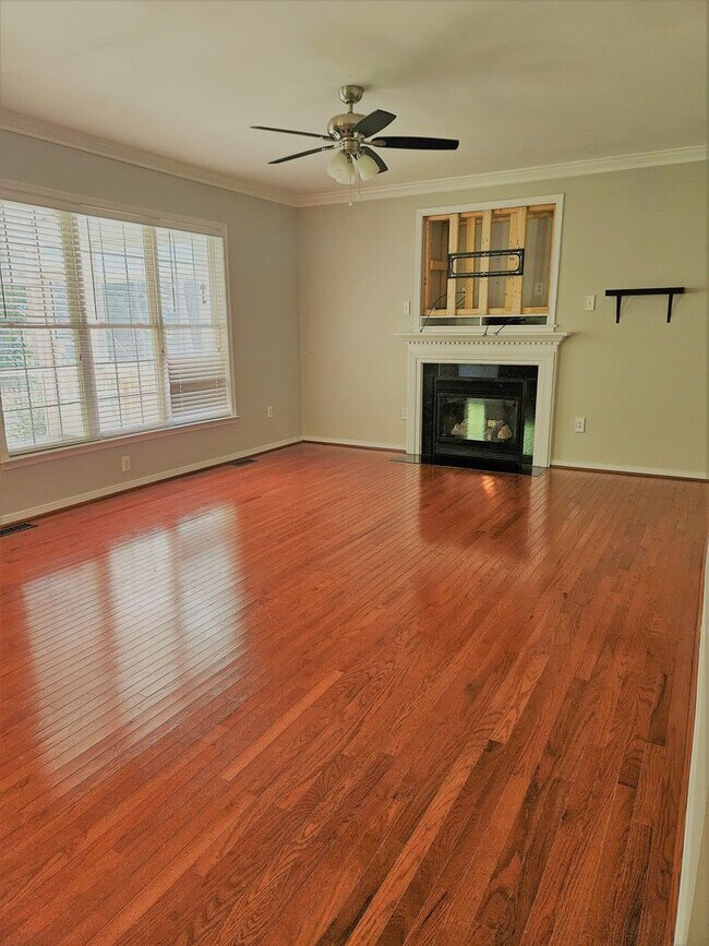 Building Photo - Large contemporary in Birkdale Subdivision...