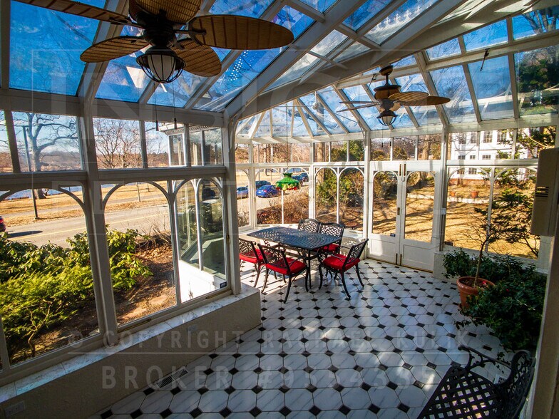 Building Photo - 61 Pond St