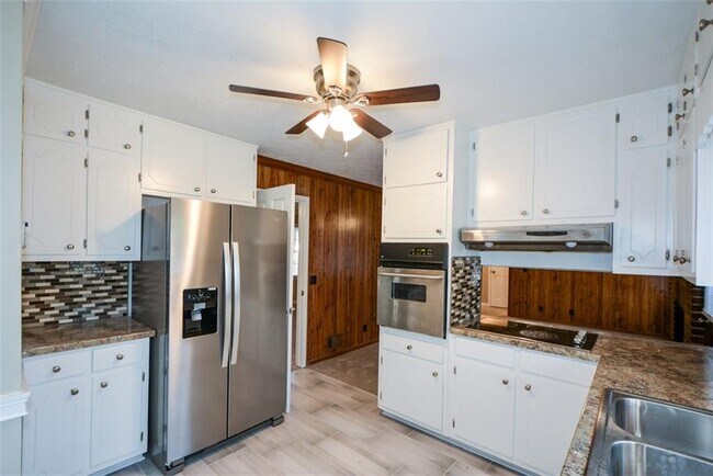 Building Photo - 1316 White Oak St SE