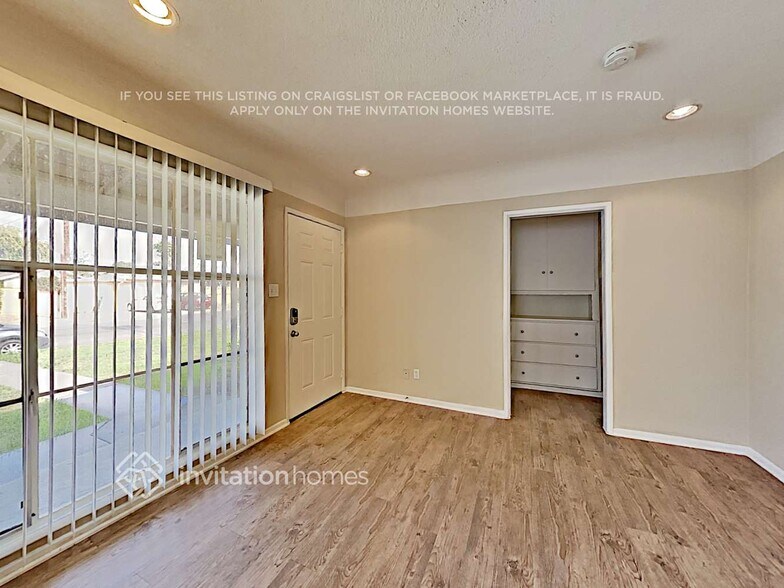 Building Photo - 1235 Oakhurst Dr