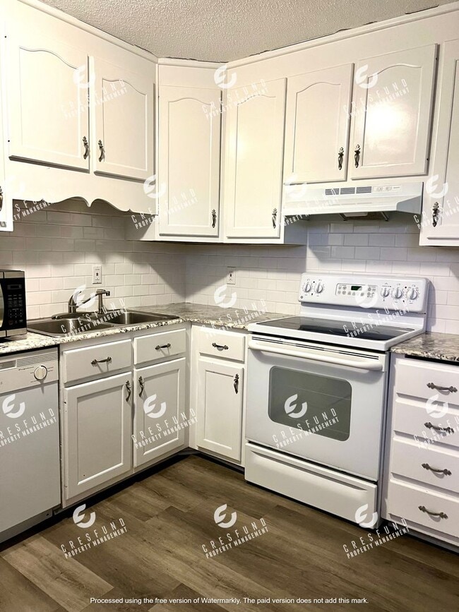 Building Photo - 3BR with Fenced Backyard - READY FOR MOVE IN TODAY!