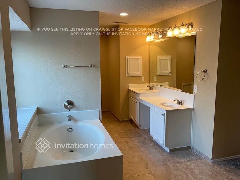 Building Photo - 1420 Ridgecreek Dr