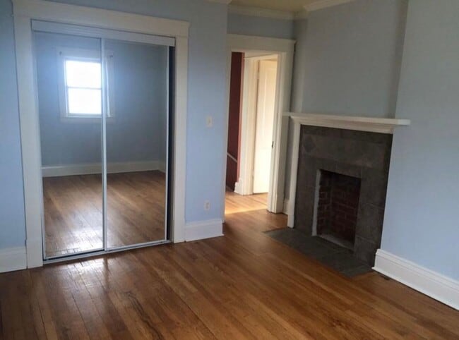 Building Photo - Charming Two Bedroom Home Overlookong Char...