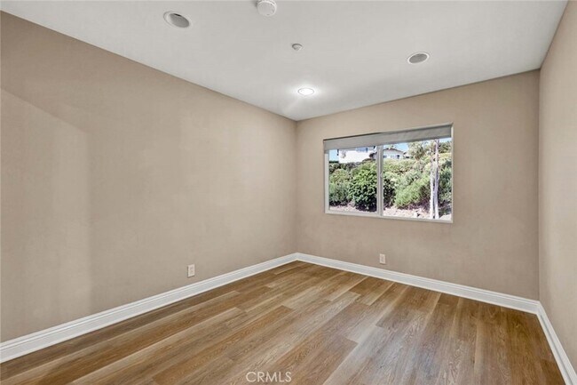 Building Photo - 3921 Calle Real